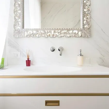Madonna Montecchi Luxury In Apartment Verona