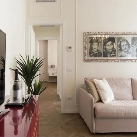 Madonna Montecchi Luxury In Apartment Verona