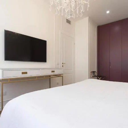 Madonna Montecchi Luxury In Verona